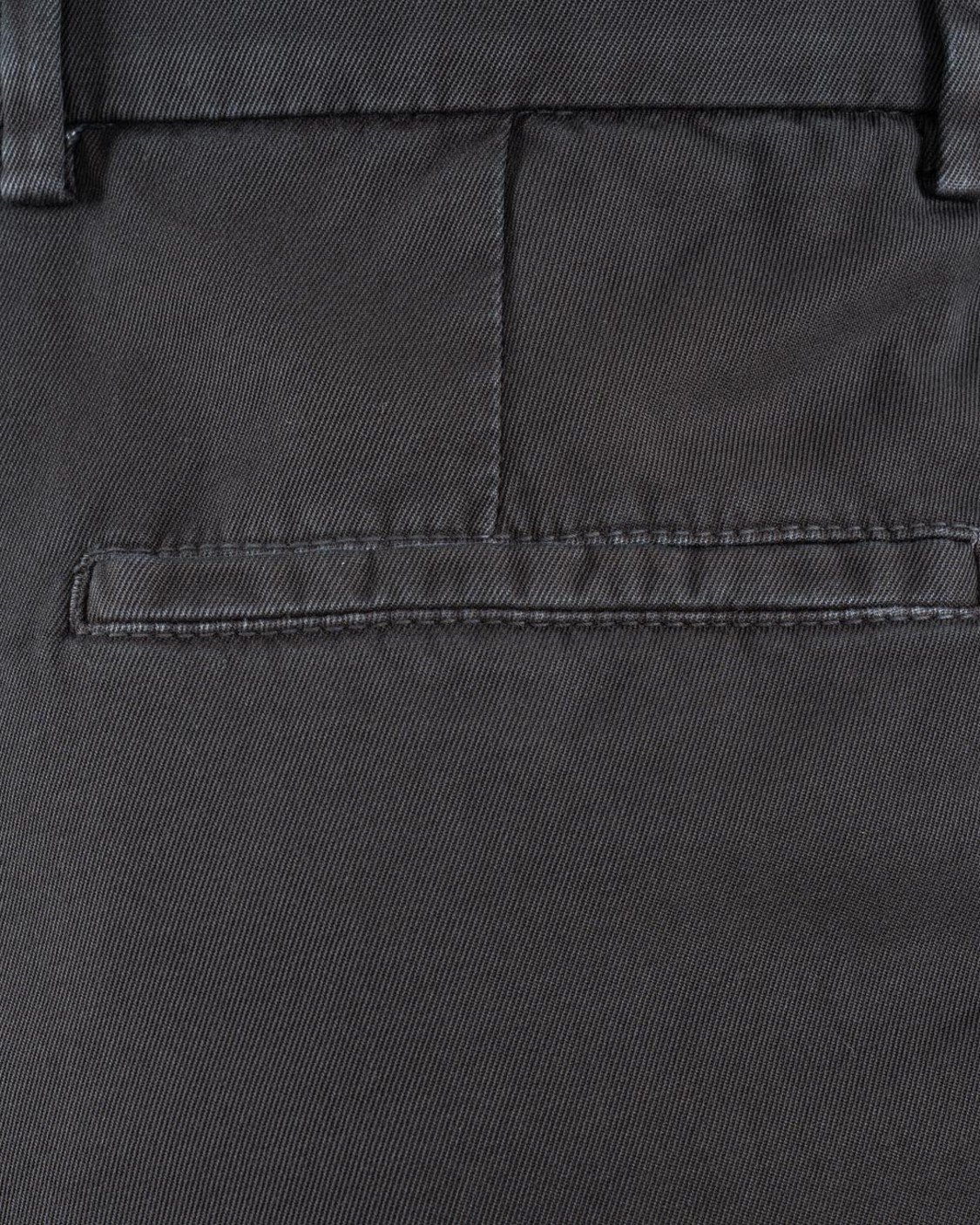 shop BRUNELLO CUCINELLI  Pantalone: Brunello Cucinelli pantaloni in cotone.
Chiusura a zip con doppio bottone e controbottone.
Passanti per cintura.
Tasche frontali americane con taschino e tasche posteriori a filetto con bottone.
Pences frontali.
Composizione: 100% COTONE.
Made in Italy.. M252UE1450-C101 number 7109425